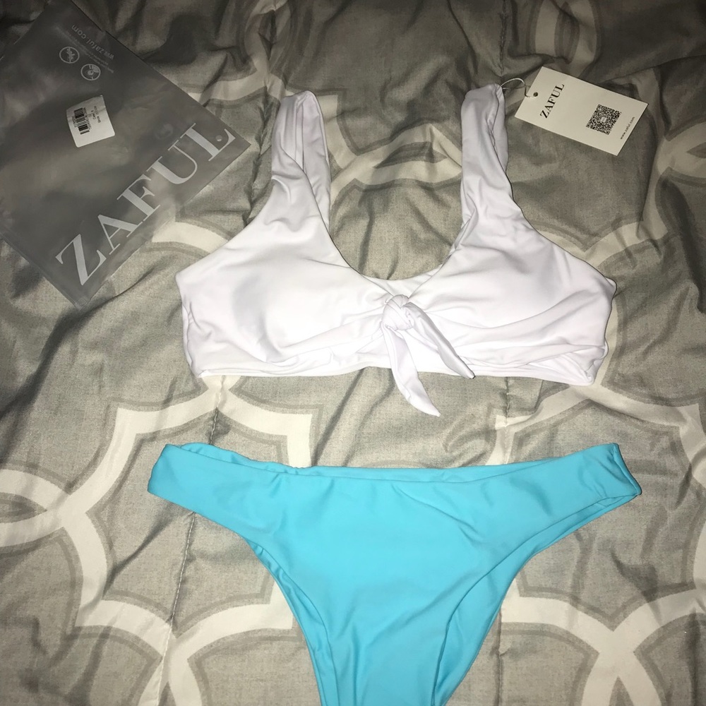 Bikini set - Picture 2 of 2